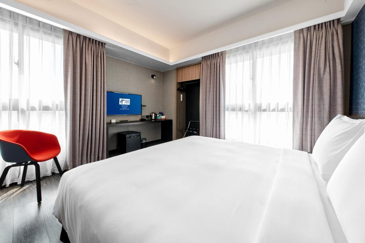 Holiday Inn Express Kaohsiung Love River By Ihg Exterior photo